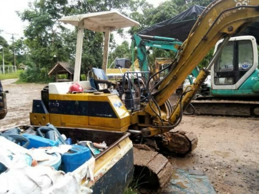 ขาย KOMATSU PC 40-6 ตัวเดินรุ่น 1 รถตรัง ราคา 250,000 ขาย KOMATSU PC 40-6 ตัวเดินรุ่น 1 รถตรัง ราคา 250,000