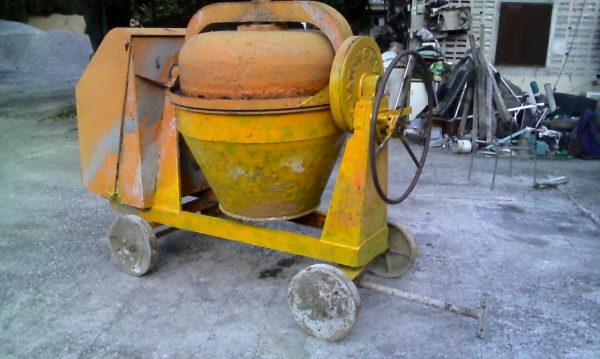 โม่ผสมปูน(ขายเเล้วขอบคุณทีมงานเว็บพี่เสือทุกท่าน)