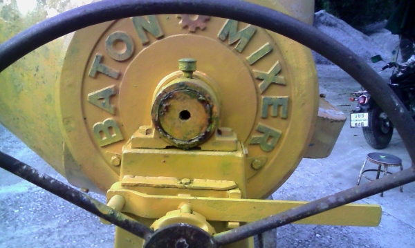 โม่ผสมปูน(ขายเเล้วขอบคุณทีมงานเว็บพี่เสือทุกท่าน)