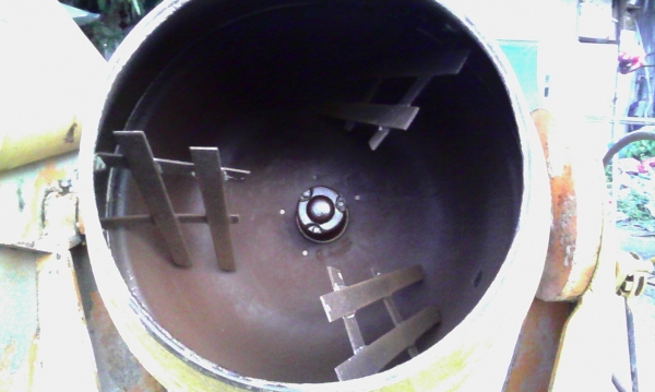 โม่ผสมปูน(ขายเเล้วขอบคุณทีมงานเว็บพี่เสือทุกท่าน)