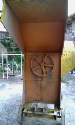 โม่ผสมปูน(ขายเเล้วขอบคุณทีมงานเว็บพี่เสือทุกท่าน)