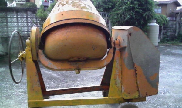 โม่ผสมปูน(ขายเเล้วขอบคุณทีมงานเว็บพี่เสือทุกท่าน)