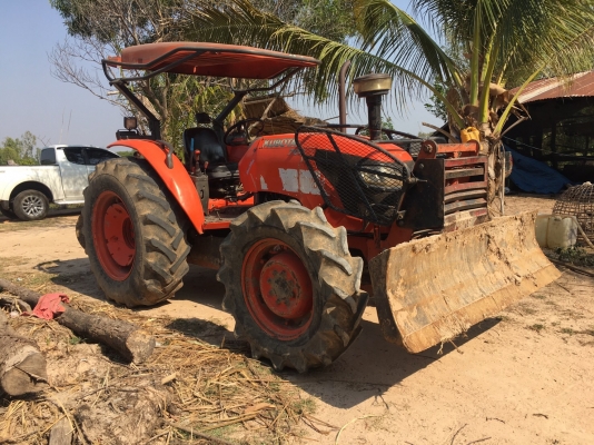 ขาย 335,000 บาท KUBOTA M7040 ปี 51 ทำงาน 6,331 ชม. เครื่องดี เกียร์ดี (ใบมีดหน้า -หาง 7 ) รถสวยพร้อมใช้ เอกสารเล่มทะเบียน รถอยู่ จ.สกลนคร โทร&ไอดีไลน์ 0610710295 ขาย 335,000 บาท KUBOTA M7040 ปี 51 ทำงาน 6,331 ชม. เครื่องดี เกียร์ดี (ใบมีดหน้า -หาง 7 ) รถสวยพร้อมใช้ เอกสารเล่มทะเบียน รถอยู่ จ.สกลนคร โทร&ไอดีไลน์ 0610710295