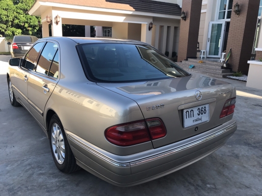 BENZ E 200Kom.ปี2001 ใช้งานเองบำรุงรักษาดีเยี่ยม (รถบ้าน)