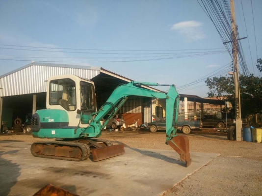 รถขุด Komatsu PC25R-8 เก่าญี่ปุ่น