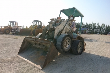 ขายรถตักล้อยาง KOMATSU SK08 (สภาพดี ราคาถูกถูก)
