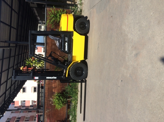 ขายรถยกโฟร์คลิฟท์ยี่ห้อKomat&#039;su เสาสูง 6เมตร