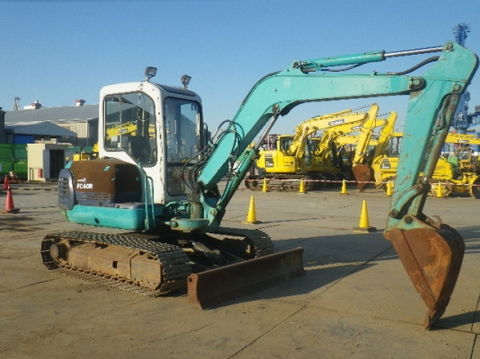 Komatsu PC40R-8 เก่าญี่ปุ่น ตู้เก๋ง แทรคเหล็ก