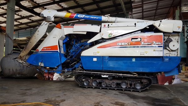 รถเกี่ยวนวดข้าว ISEKI FRONTIER 325 ตัวนี้เป็น รุ่นใหม่มาก สภาพสวย ชั่วโมงทำงานน้อยจากญี่ปุ่น พร้อมใช้งานเลย