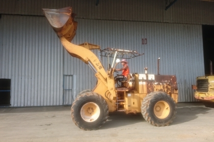 ขายรถตักล้อยาง KOMATSU 515 (สภาพดี) ขายรถตักล้อยาง KOMATSU 515 (สภาพดี)