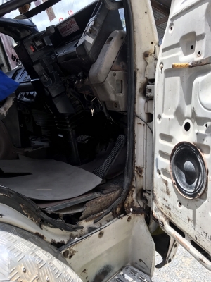 ขาย 585,000 บาท ISUZU ROCKY ดั้ม 2 เพลา สโลว์กลาง คัสชีสวย FXZ13NFY เครื่อง 6HE1-Turbo Inter -230 แรง หัวติดผุ. เบรคทิฟฟี่ พวงมาลัยเพาเวอร์ ช่วงล่างใหญ่สวยมาก. เอกสารเล่มทะเบียน  รถอยู่ จ.นครปฐม โทร&amp;ไอดีไลน์ 0610710295