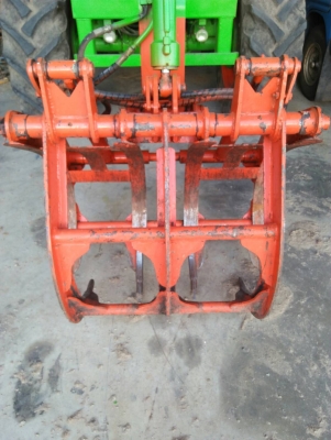 รถคีบอ้อย