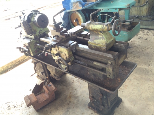 ขายกลึง4.5ฟุต2เพลามีเบรคแทงรู2แถวขนาดกำลังใช้ราคาเบาๆ