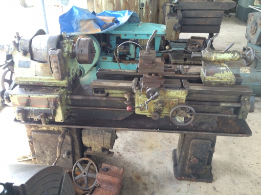ขายกลึง4.5ฟุต2เพลามีเบรคแทงรู2แถวขนาดกำลังใช้ราคาเบาๆ