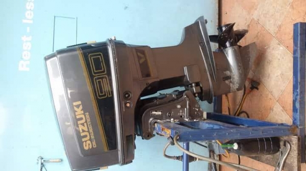 Suzuki DT90 หาง17นิ้ว 4สูบV 2จังหวะ ทริมใน ติดง่าย เดินเบาปกติ น้ำพุ่ง พร้อมใช้ มีคลิป