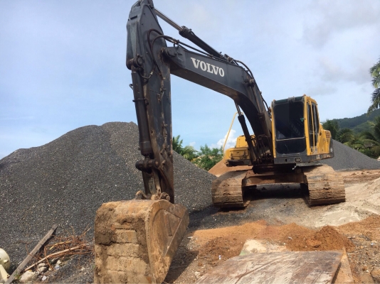 ขายแบคโฮ VOLVO EC210BLC แอร์ไฟฟ้าเอกสารพร้อม พร้อมใช้งาน สนใจโทร 081-970-1072