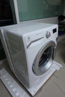เครื่องซักผ้า ฝาหน้า Electrolux รุ่น EWF12853 ของใหม่ ยกกล่อง พร้อมขาตั้ง ผลิต 02-2560 ประกัน 10 ปี เครื่องซักผ้า ฝาหน้า Electrolux รุ่น EWF12853 ของใหม่ ยกกล่อง พร้อมขาตั้ง ผลิต 02-2560 ประกัน 10 ปี
