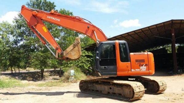 ขาย 1,490,000 HITACHI zx 225 USR ปี 2002 ทำงาน 9,000 ชม. เล่มทะเบียน สภาพเก่านอก รถสวยเหมือนใหม่ รถอยู่ จันทบุรี 090-772-3710 090-772-3708