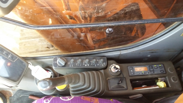 ขาย 1,490,000 HITACHI zx 225 USR ปี 2002 ทำงาน 9,000 ชม. เล่มทะเบียน สภาพเก่านอก รถสวยเหมือนใหม่ รถอยู่ จันทบุรี 090-772-3710 090-772-3708