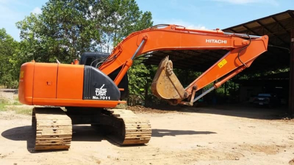 ขาย 1,490,000 HITACHI zx 225 USR ปี 2002 ทำงาน 9,000 ชม. เล่มทะเบียน สภาพเก่านอก รถสวยเหมือนใหม่ รถอยู่ จันทบุรี 090-772-3710 090-772-3708