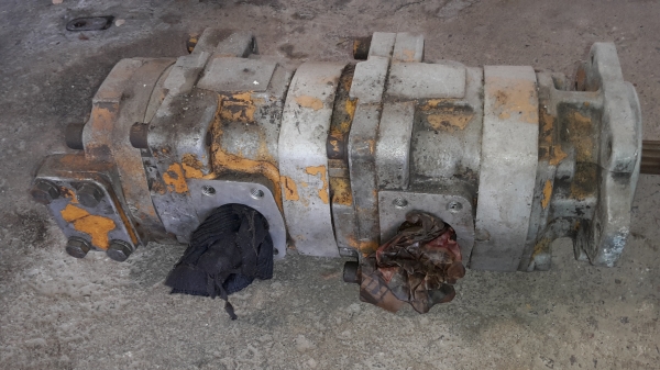 ขายปั๊มไฮดอลิคปั๊มช่วย PC200 ราคาถูก 7700