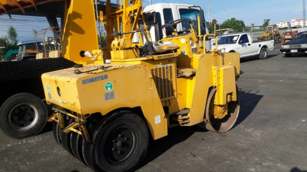 ขายรถบด หน้าเหล็ก หลังยาง  ยี่ห้อ   KIMITSU  รุ่น BW 121 AC  เก่านอก ยังไม่เคยใช้งานในไทย ขายราคา 285,000 บาท สนใจ ติดต่อ 089-2619445