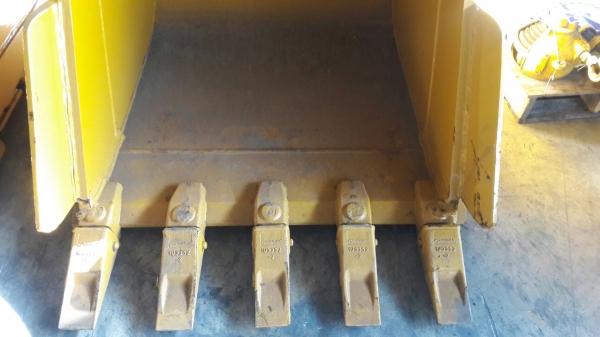 ขายบุ้งกี๋  รถขุดขนาด   PC200  ของใหม่  ขายราคา 45,000 บาท