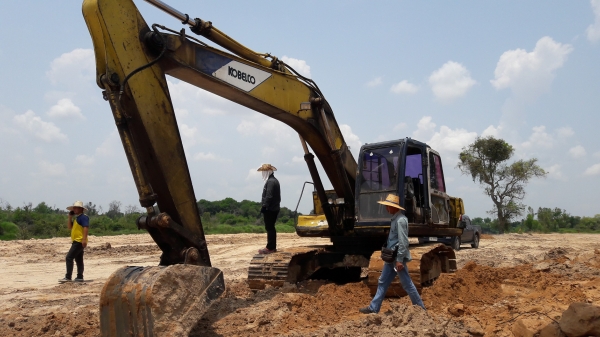 รถขุดโกเบโก้ 200 -/// ไฟตัดเครื่อง 6d 14 แรงๆเร็วๆไม่โหลดไม่หลวมช่วงล่างดีเอวแน่นแอร์เย็น มีตำหนิบูมอาร์มนิดหน่อย ราคา 385 000 ต่อรองหน้างานได้ครับ โทร 087 5511 464 dtac 063 635 9242 ais