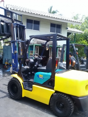 +++ ขายโฟล์คลิฟท์  KOMATSU FD30-14  ขนาด  3  ตัน  เครื่องยนต์ดีเซล  เสา  3  เมตร  ฟูลฟรีเข้าตู้  งาสไลด์ซ้าย + ขวา  งา  1,070  มม.  เกียร์ออโตเมติค   ยางตันใหม่ครับ