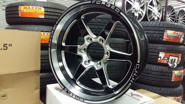 ขายล้อแม็ก weld 18&quot; พร้อมยางใหม่ปี17สนใจติดต่อร้าน ก.เจริญการยางครับ 081-3747940
