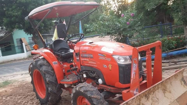ขายรถไถ KUBOTA L3608 ปี54 อุปกรณ์ ดันหน้า ผานหลัง ใช้งาน900ชั่วโมง ราคา270,000 สนใจโทร 090-8588220 093-3258446 www.narong2truck.com www.truck.in.th/498 https://www.facebook.com/narong2truck/ ID: narong498 ID: 09332584461 เพจ Facebook ณรงค์ ซื้อขายรถมือสอ ขายรถไถ KUBOTA L3608 ปี54 อุปกรณ์ ดันหน้า ผานหลัง ใช้งาน900ชั่วโมง ราคา270,000 สนใจโทร 090-8588220 093-3258446 www.narong2truck.com www.truck.in.th/498 https://www.facebook.com/narong2truck/ ID: narong498 ID: 09332584461 เพจ Facebook ณรงค์ ซื้อขายรถมือสอ