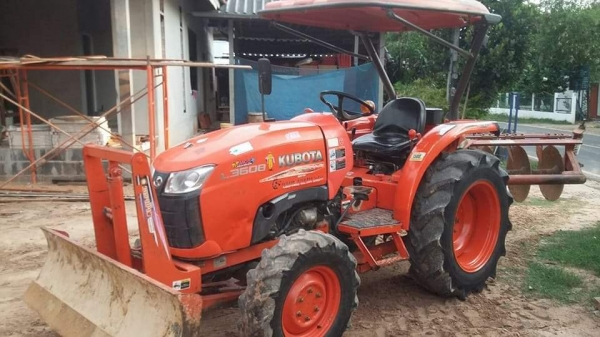 ขายรถไถ KUBOTA L3608 ปี54 อุปกรณ์ ดันหน้า ผานหลัง ใช้งาน900ชั่วโมง ราคา270,000 สนใจโทร 090-8588220 093-3258446 www.narong2truck.com www.truck.in.th/498 https://www.facebook.com/narong2truck/ ID: narong498 ID: 09332584461 เพจ Facebook ณรงค์ ซื้อขายรถมือสอ ขายรถไถ KUBOTA L3608 ปี54 อุปกรณ์ ดันหน้า ผานหลัง ใช้งาน900ชั่วโมง ราคา270,000 สนใจโทร 090-8588220 093-3258446 www.narong2truck.com www.truck.in.th/498 https://www.facebook.com/narong2truck/ ID: narong498 ID: 09332584461 เพจ Facebook ณรงค์ ซื้อขายรถมือสอ