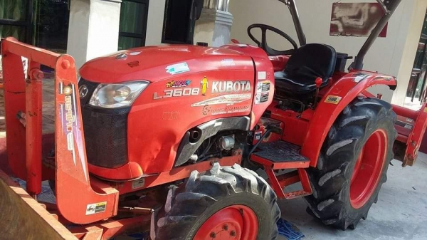 ขายรถไถ KUBOTA L3608 ปี54 อุปกรณ์ ดันหน้า ผานหลัง ใช้งาน900ชั่วโมง ราคา270,000 สนใจโทร 090-8588220 093-3258446 www.narong2truck.com www.truck.in.th/498 https://www.facebook.com/narong2truck/ ID: narong498 ID: 09332584461 เพจ Facebook ณรงค์ ซื้อขายรถมือสอ ขายรถไถ KUBOTA L3608 ปี54 อุปกรณ์ ดันหน้า ผานหลัง ใช้งาน900ชั่วโมง ราคา270,000 สนใจโทร 090-8588220 093-3258446 www.narong2truck.com www.truck.in.th/498 https://www.facebook.com/narong2truck/ ID: narong498 ID: 09332584461 เพจ Facebook ณรงค์ ซื้อขายรถมือสอ
