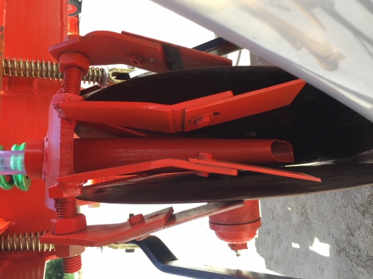 เครื่องหยอดข้าวโพด ถั่ว อื่นๆ  คานหน้าขนาดใหญ่ 4 นิ้ว แข็งแรง ทนทาน รับประกัน 1 ปี ฟรี !!! สลักผาน 1 ชุด  ราคา ถังปุ๋ยเหล็ก   29000 บาท          ถังสแตนเลส 33000 บาท  โทร 0899141204