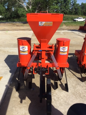 เครื่องหยอดข้าวโพด ถั่ว อื่นๆ  คานหน้าขนาดใหญ่ 4 นิ้ว แข็งแรง ทนทาน รับประกัน 1 ปี ฟรี !!! สลักผาน 1 ชุด  ราคา ถังปุ๋ยเหล็ก   29000 บาท          ถังสแตนเลส 33000 บาท  โทร 0899141204