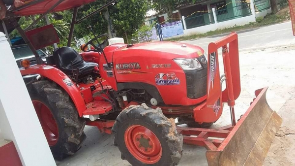 ขายรถไถ KUBOTA L3608 ปี54 ใช้งาน900ชั่วโมง อุปกรณ์ ดันหน้า ผานหลัง เอกสารพร้อมโอน ราคา270,000 สนใจโทร 090-8588220  093-3258446 www.narong2truck.com www.truck.in.th/498 https://www.facebook.com/narong2truck/ ID: narong498 ID: 09332584461 เพจ Facebook ณรงค์