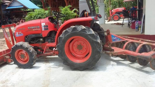 ขายรถไถ KUBOTA L3608 ปี54 ใช้งาน900ชั่วโมง อุปกรณ์ ดันหน้า ผานหลัง เอกสารพร้อมโอน ราคา270,000 สนใจโทร 090-8588220  093-3258446 www.narong2truck.com www.truck.in.th/498 https://www.facebook.com/narong2truck/ ID: narong498 ID: 09332584461 เพจ Facebook ณรงค์