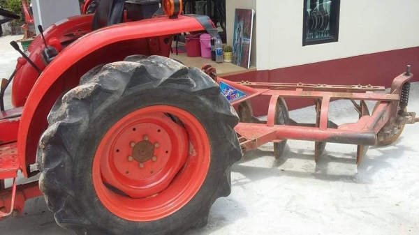 ขายรถไถ KUBOTA L3608 ปี54 ใช้งาน900ชั่วโมง อุปกรณ์ ดันหน้า ผานหลัง เอกสารพร้อมโอน ราคา270,000 สนใจโทร 090-8588220  093-3258446 www.narong2truck.com www.truck.in.th/498 https://www.facebook.com/narong2truck/ ID: narong498 ID: 09332584461 เพจ Facebook ณรงค์