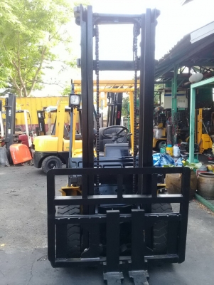 +++ ขายโฟล์คลิฟท์  T.C.M. FD30  ขนาด  3  ตัน  เครื่องยนต์ดีเซล  เสา  4  เมตร   งา 1,070  มม.  เกียร์ออโตเมติค    ยางตันครับ