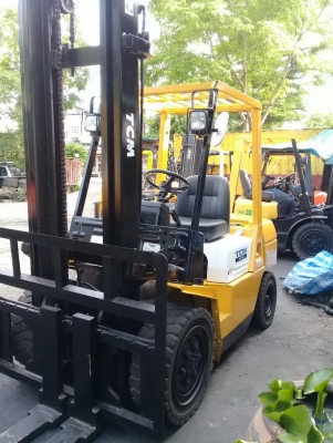 +++ ขายโฟล์คลิฟท์  T.C.M. FD30  ขนาด  3  ตัน  เครื่องยนต์ดีเซล  เสา  4  เมตร   งา 1,070  มม.  เกียร์ออโตเมติค    ยางตันครับ