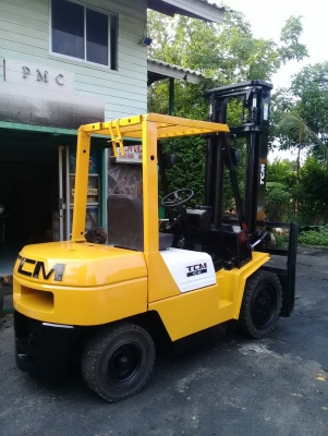 +++ ขายโฟล์คลิฟท์  T.C.M. FD30  ขนาด  3  ตัน  เครื่องยนต์ดีเซล  เสา  4  เมตร   งา 1,070  มม.  เกียร์ออโตเมติค    ยางตันครับ