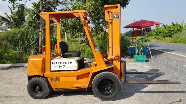 ขายด่วนรถยกTOYOTA 4FG25ยก2.5ตันเสายกสูง5เมตรยางหน้าคู้รถนอกนำเข้ายังไม่เคยใช้งานในเมืองไทยเลย