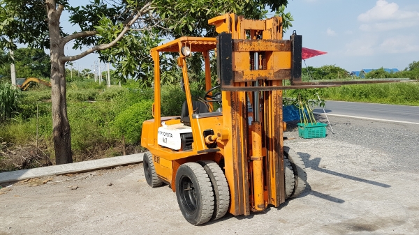 ขายด่วนรถยกTOYOTA 4FG25ยก2.5ตันเสายกสูง5เมตรยางหน้าคู้รถนอกนำเข้ายังไม่เคยใช้งานในเมืองไทยเลย