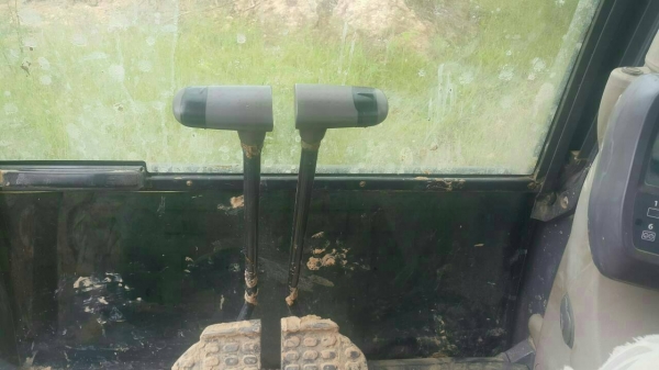 รถขุด hitachi zx 200 รุ่น 3 เดิมดีสีสวยไมค์แปดพันกว่าเอกเล่มทะเบียน.ขาย 1390 000 บาทสนใจโทร 087 514 ดีแทค 4 6 3 6 3 5 9 242 ais นิธิศครับ