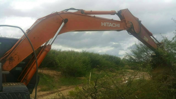 รถขุด hitachi zx 200 รุ่น 3 เดิมดีสีสวยไมค์แปดพันกว่าเอกเล่มทะเบียน.ขาย 1390 000 บาทสนใจโทร 087 514 ดีแทค 4 6 3 6 3 5 9 242 ais นิธิศครับ