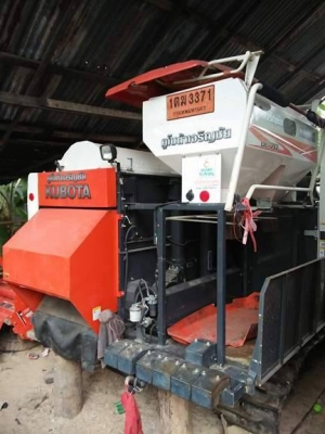 ขายรถเกียวข้าว KUBOTA DC70 พร้อมเทนเลอร์ รถใช้เกี่ยวแต่นาปีทำงานน้อยๆ ราคาต่อลองได้โทรเลยครับ
