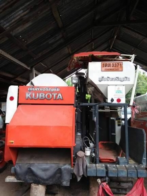 ขายรถเกียวข้าว KUBOTA DC70 พร้อมเทนเลอร์ รถใช้เกี่ยวแต่นาปีทำงานน้อยๆ ราคาต่อลองได้โทรเลยครับ