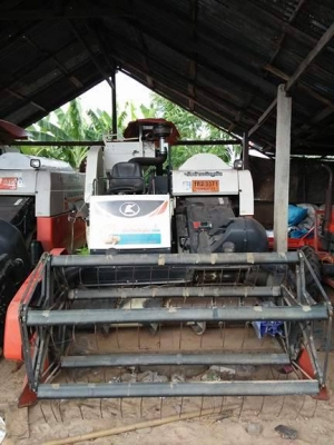 ขายรถเกียวข้าว KUBOTA DC70 พร้อมเทนเลอร์ รถใช้เกี่ยวแต่นาปีทำงานน้อยๆ ราคาต่อลองได้โทรเลยครับ