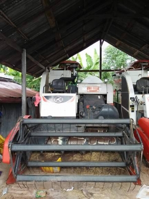 ขายรถเกียวข้าว KUBOTA DC70 แทรกยางเปลี่ยนใหม่ทั้งสองข้าง ดอกเต็มๆ พร้อมเทนเลอร์ รถใช้เกี่ยวแต่นาปีทำงานน้อยๆ ราคาต่อลองได้โทรเลยครับ