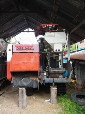ขายรถเกียวข้าว KUBOTA DC70 แทรกยางเปลี่ยนใหม่ทั้งสองข้าง ดอกเต็มๆ พร้อมเทนเลอร์ รถใช้เกี่ยวแต่นาปีทำงานน้อยๆ ราคาต่อลองได้โทรเลยครับ